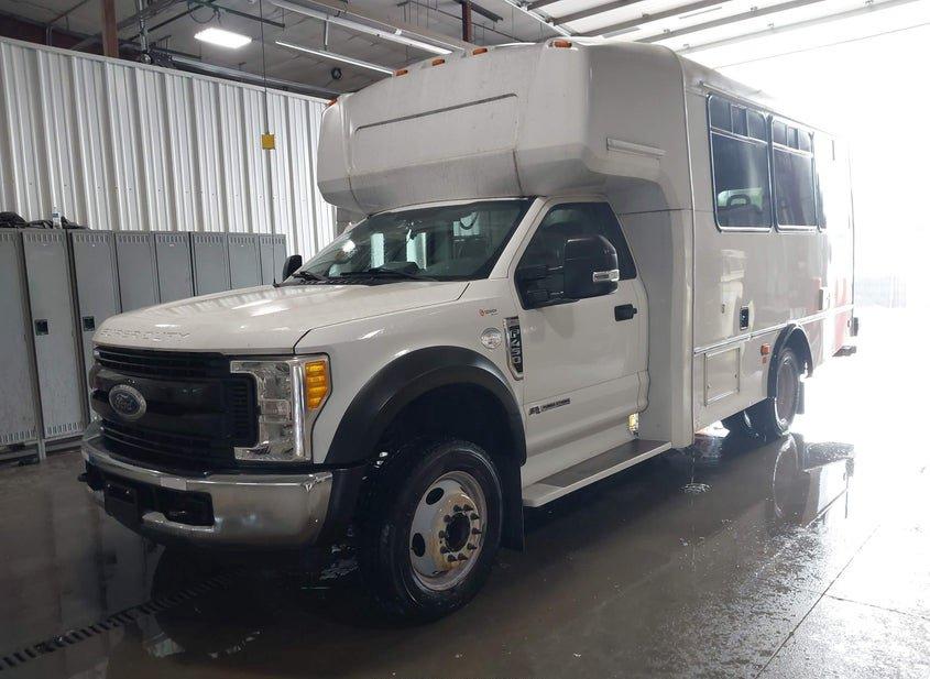 Ford F-450 Chassis