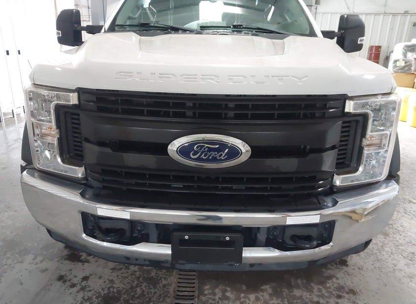 Ford F-450 Chassis
