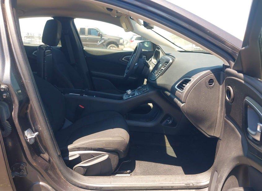 Chrysler 200