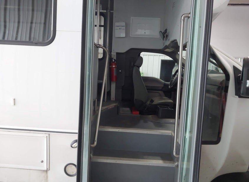 Ford F-450 Chassis