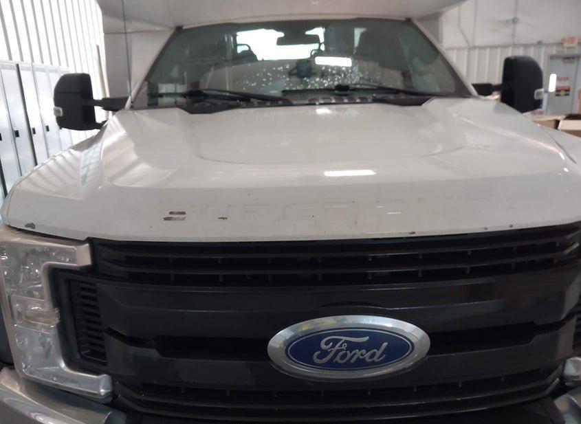 Ford F-450 Chassis