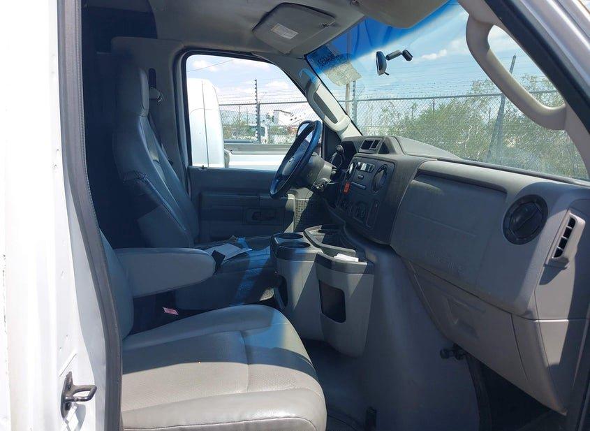 Ford E-350 Super Duty