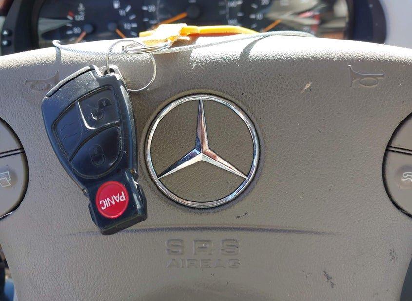 Mercedes-Benz E 320