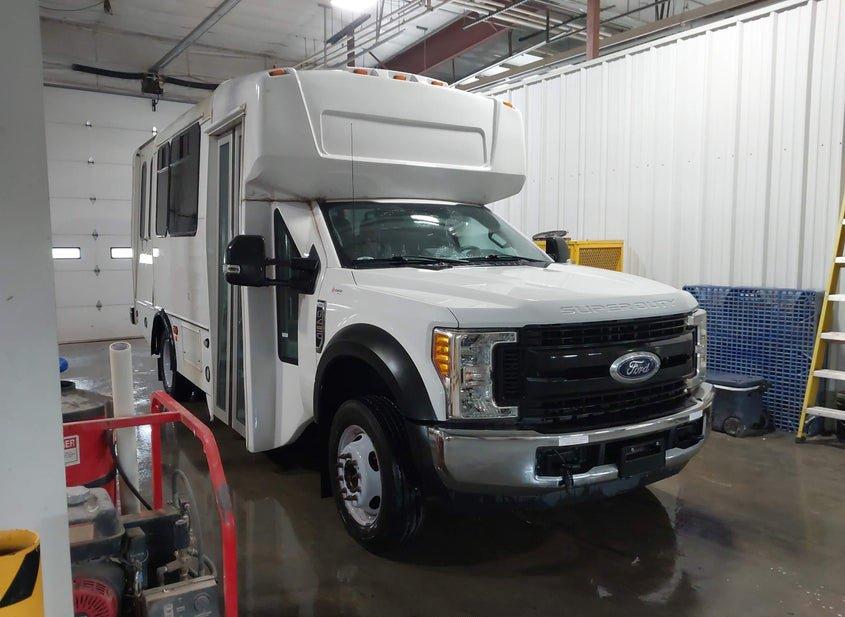 Ford F-450 Chassis