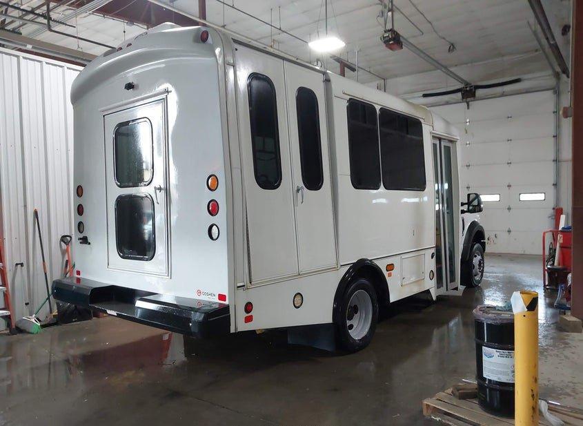 Ford F-450 Chassis