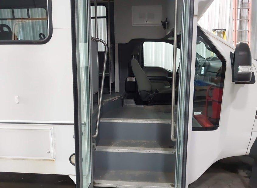 Ford F-450 Chassis