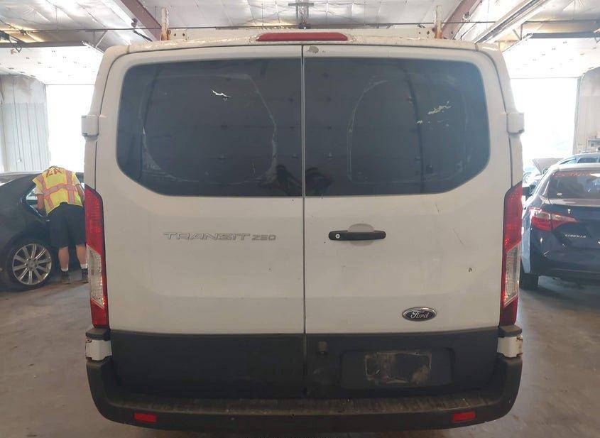 Ford Transit-250
