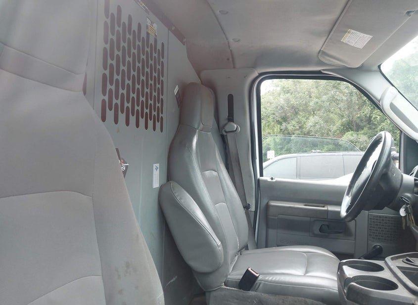 Ford E-350 Super Duty