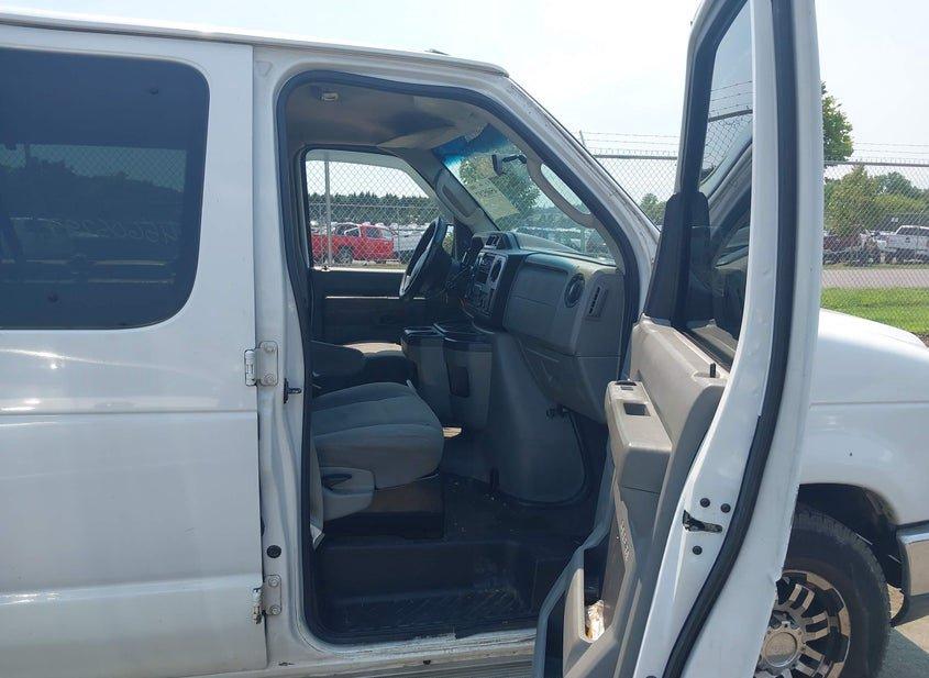Ford E-350 Super Duty