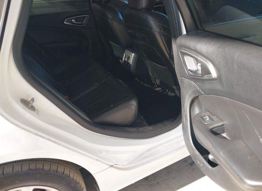 Chrysler 200