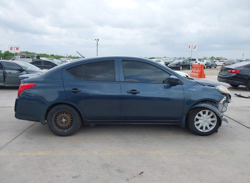 Nissan Versa