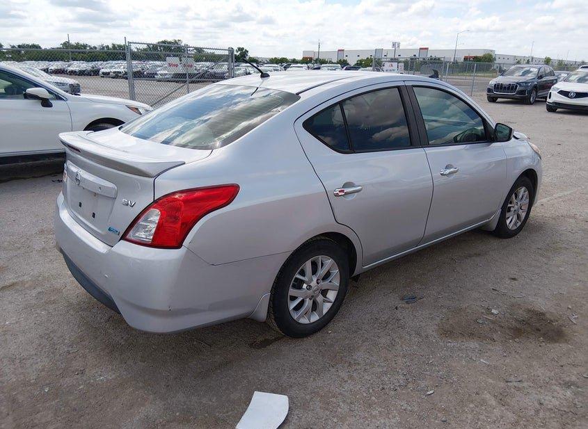 Nissan Versa