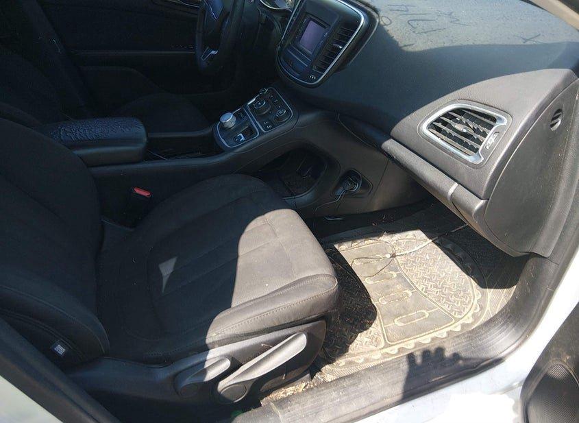 Chrysler 200