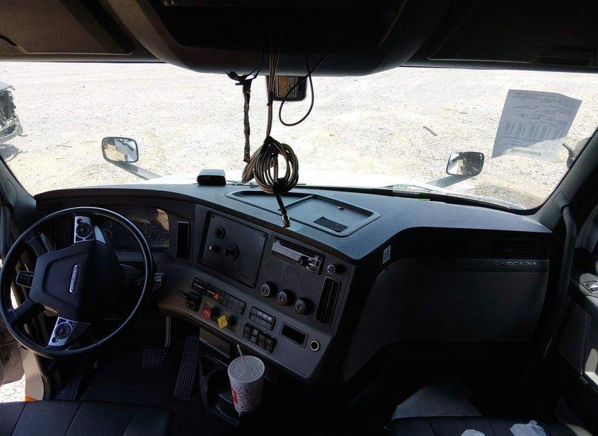 Freightliner New Cascadia 126