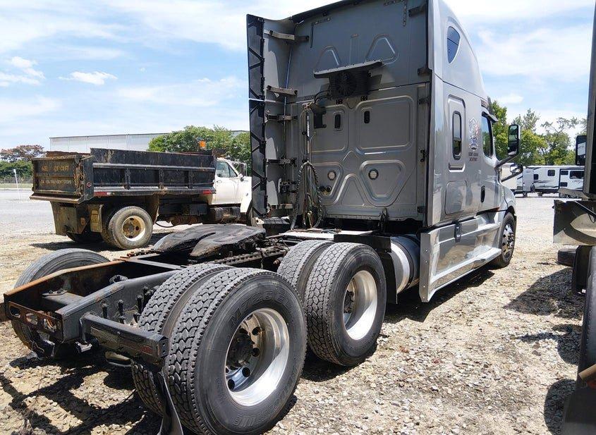 Freightliner New Cascadia 126