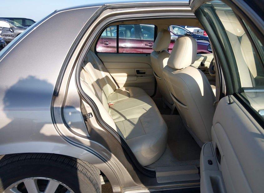 Ford Crown Victoria