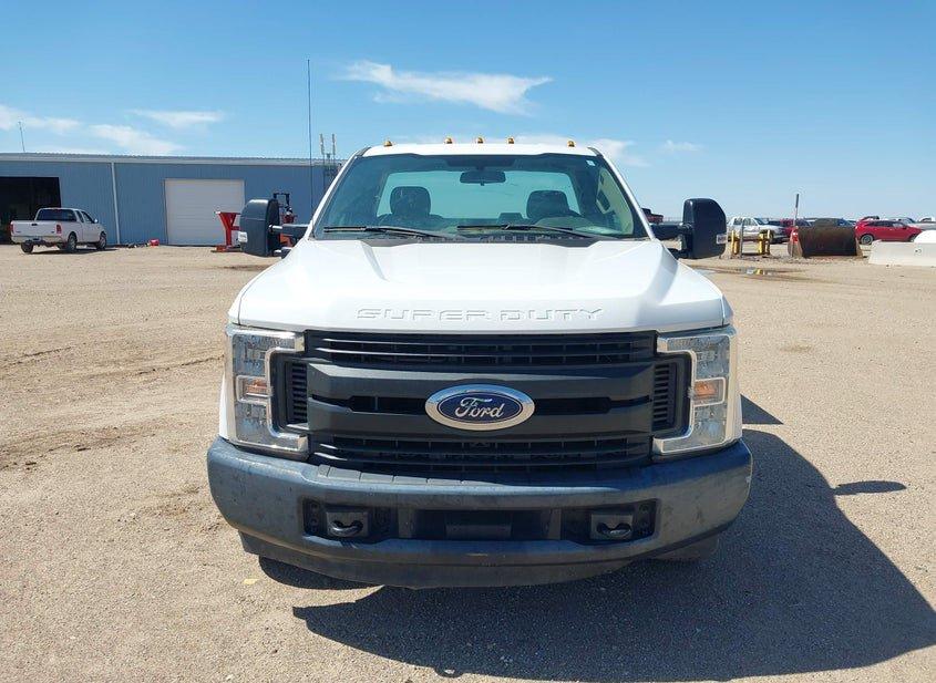 Ford F-350 Chassis