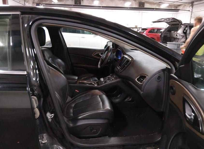 Chrysler 200