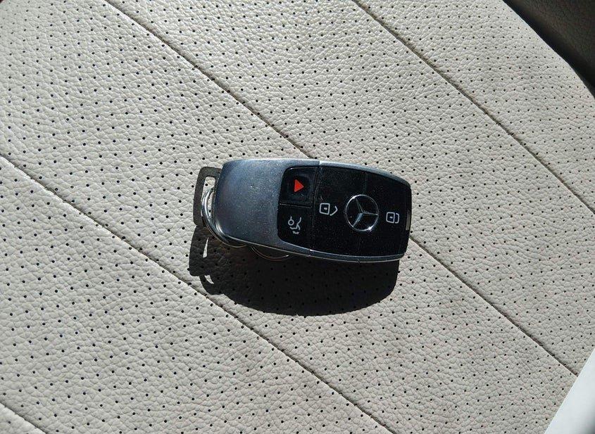 Mercedes-Benz E 300