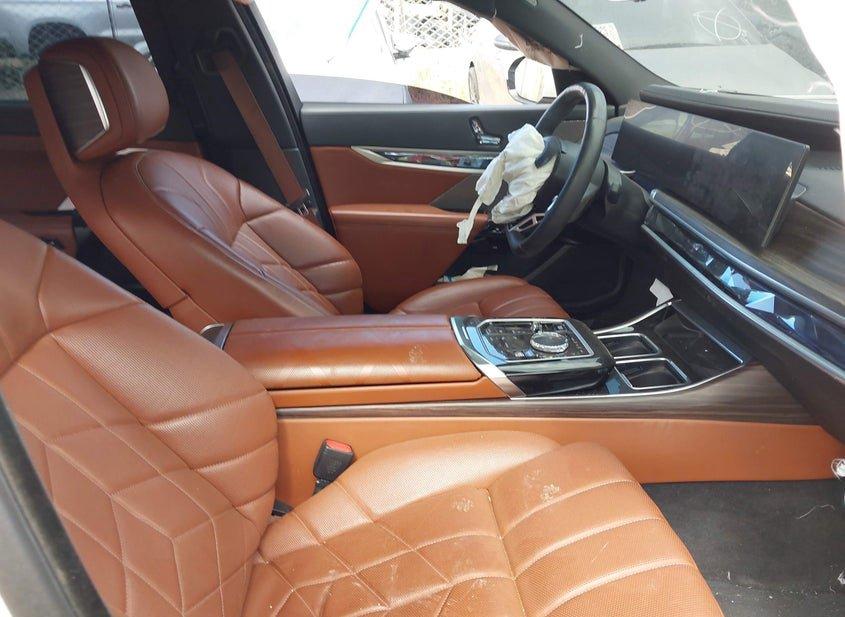 BMW I7