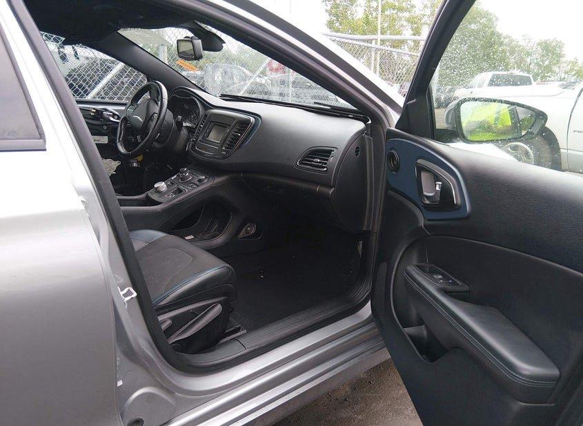 Chrysler 200
