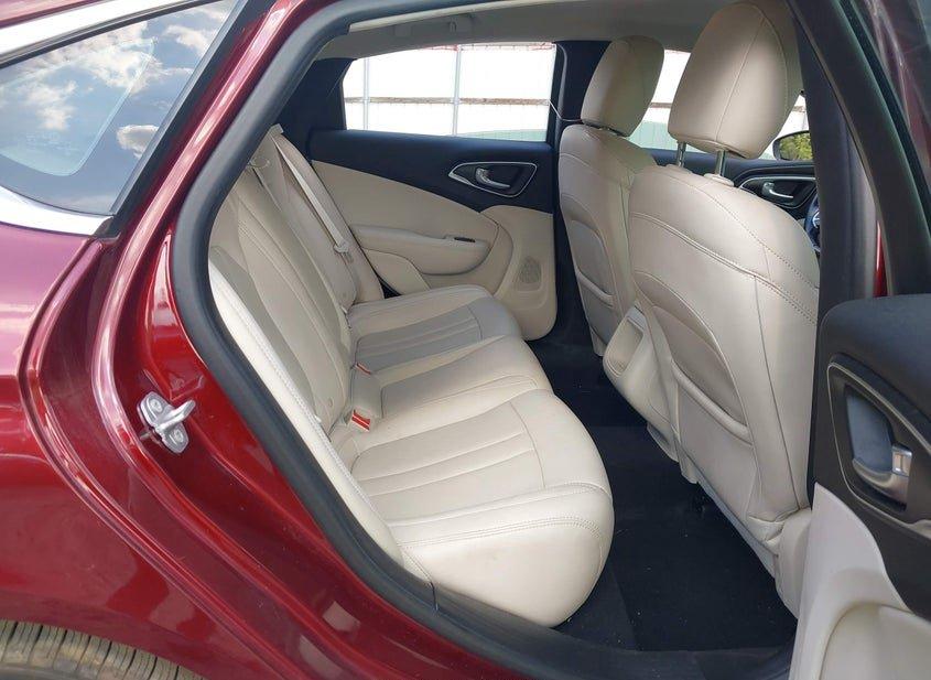 Chrysler 200