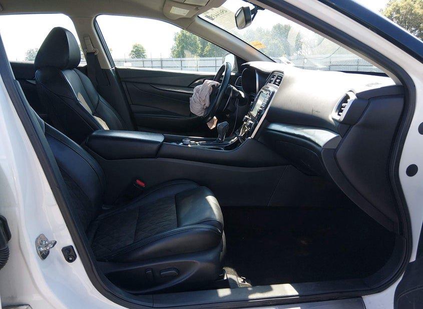 Nissan Maxima