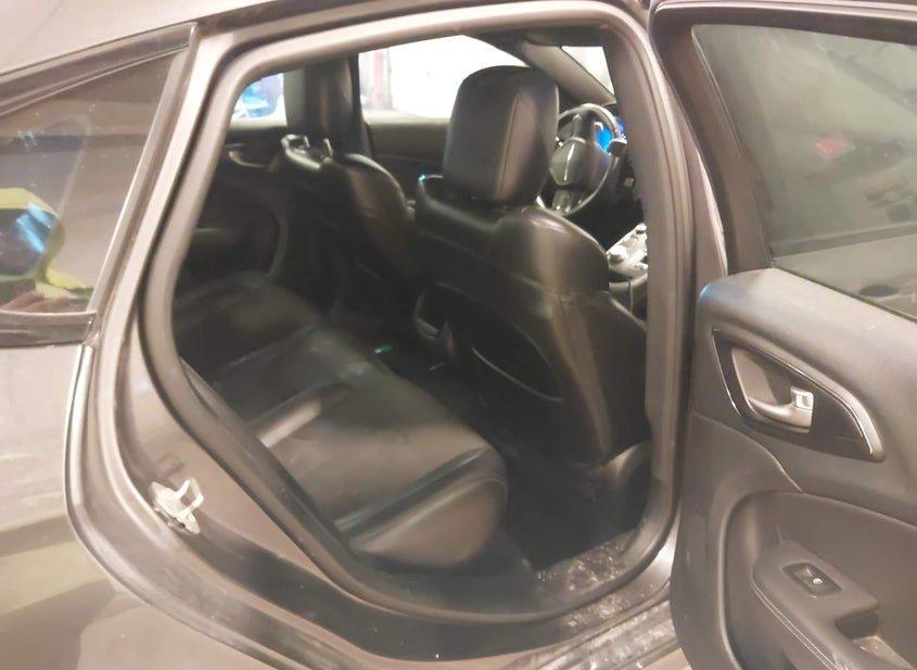 Chrysler 200