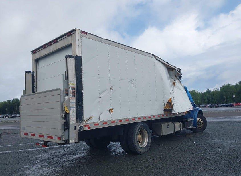 Freightliner M2 106
