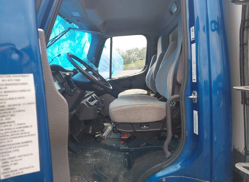 Freightliner M2 106