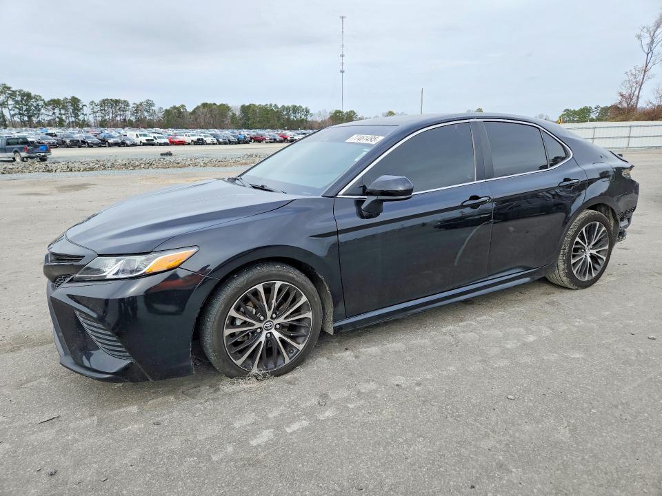 2019 Toyota Camry — фото 1