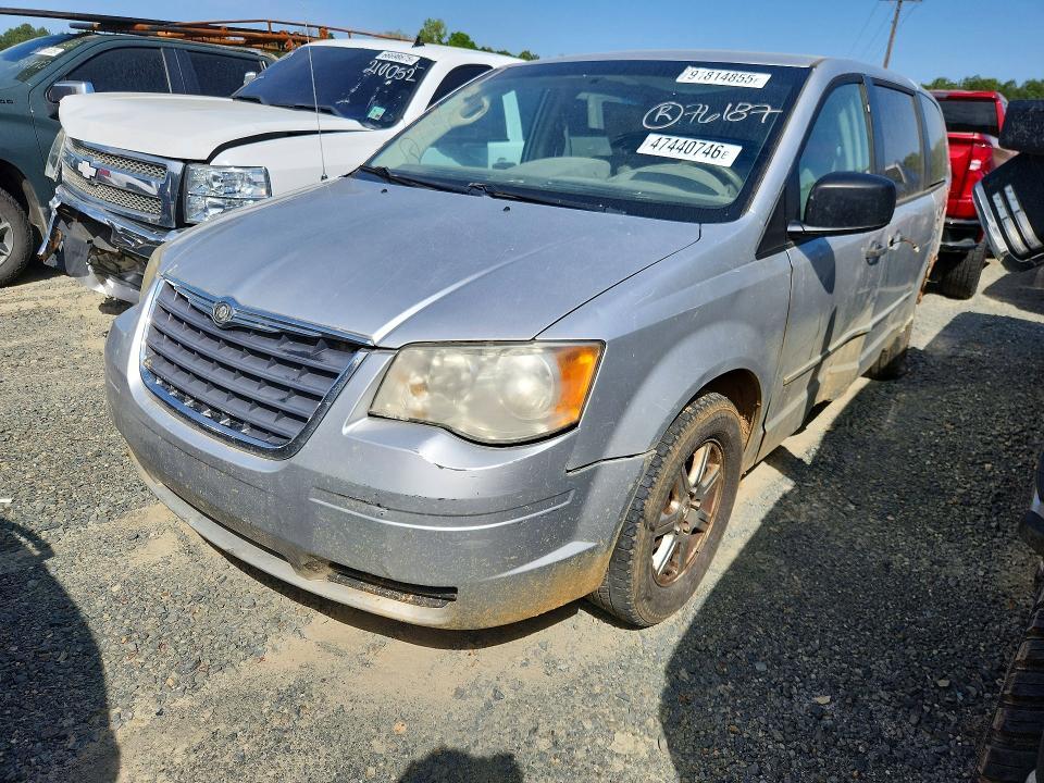 2008 Chrysler Town Country — фото 1