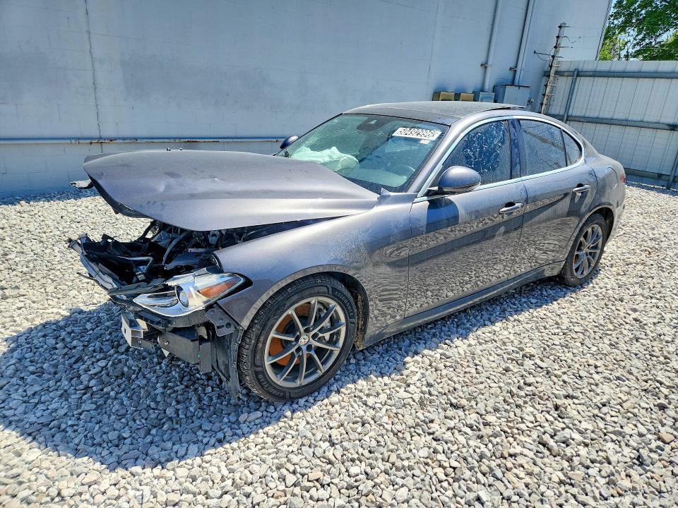 2018 Alfa Romeo Giulia — фото 1