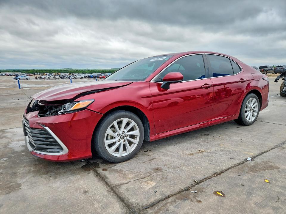 2021 Toyota Camry — фото 1