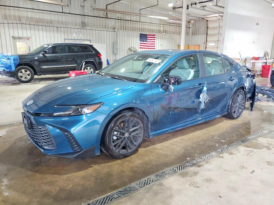 2025 Toyota Camry — фото 1