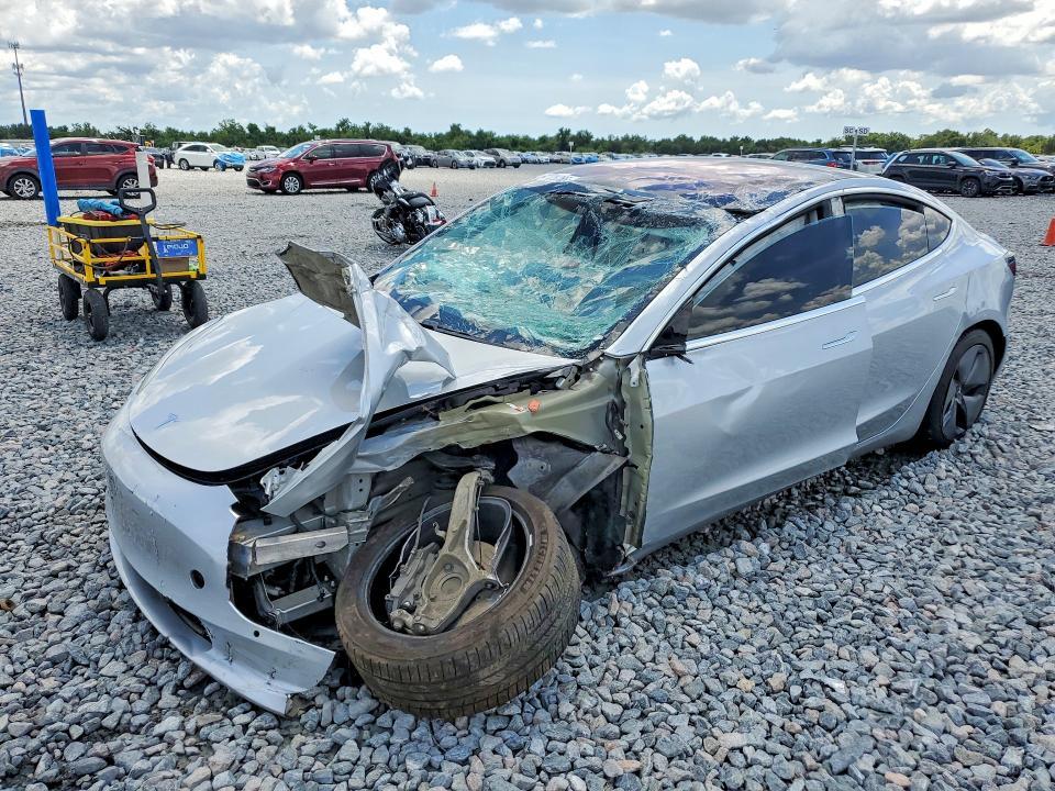 2018 Tesla Model 3 — фото 1