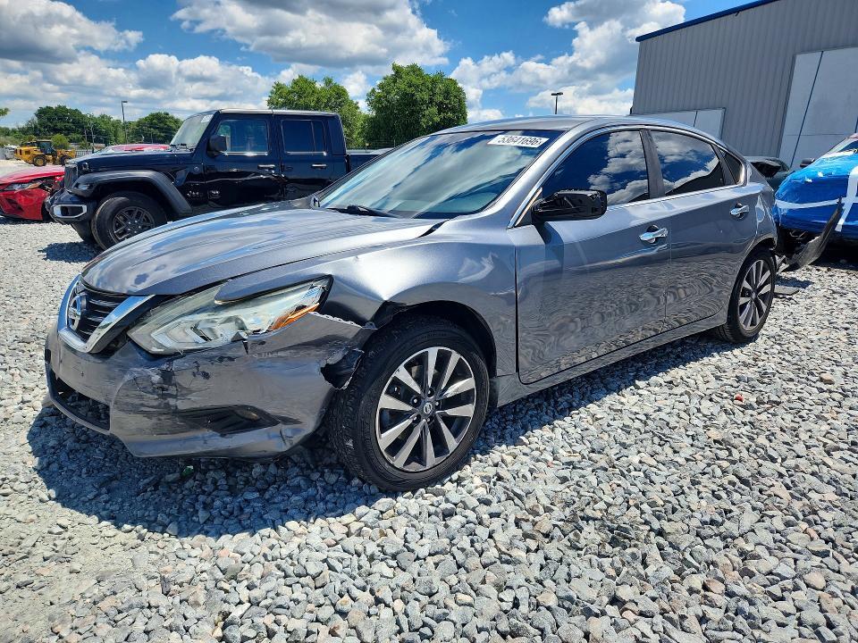2017 Nissan Altima — фото 1
