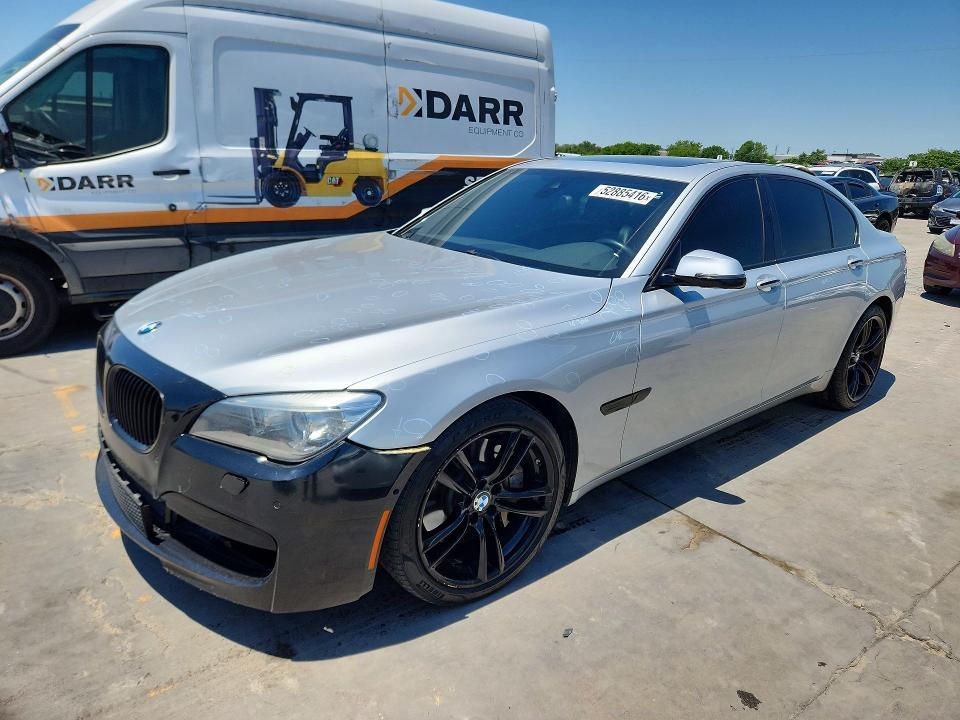 2013 BMW 750 — фото 1