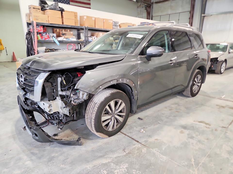 2023 Nissan Pathfinder — фото 1
