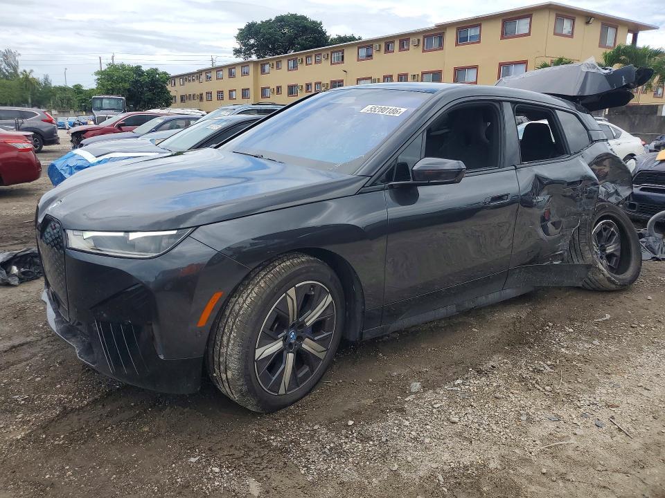 2025 BMW Ix — фото 1