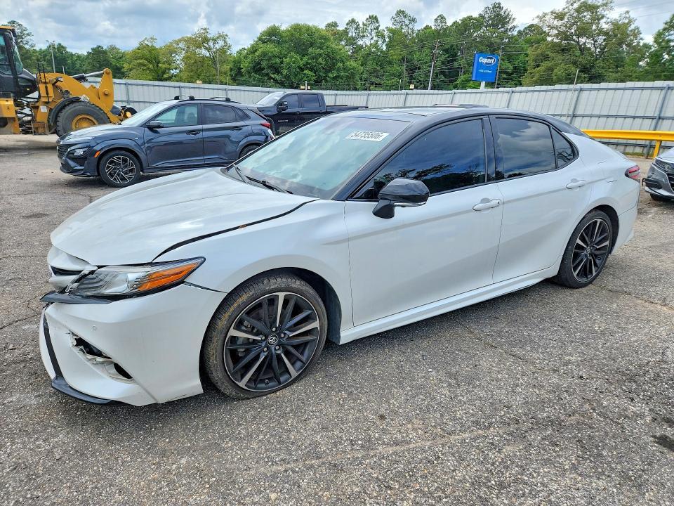 2019 Toyota Camry — фото 1