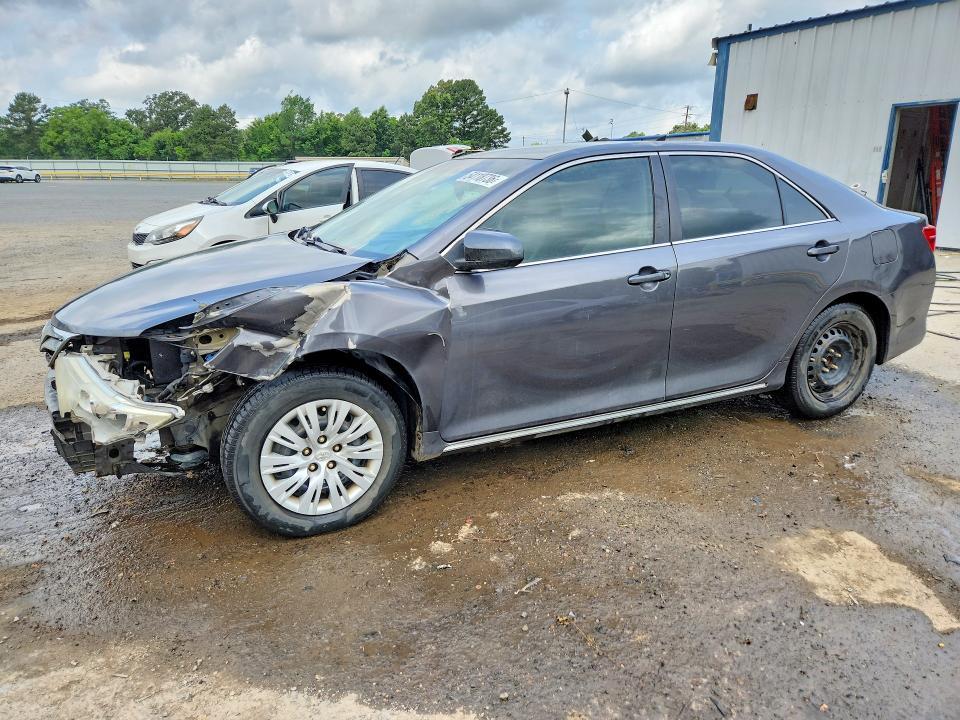 2012 Toyota Camry — фото 1