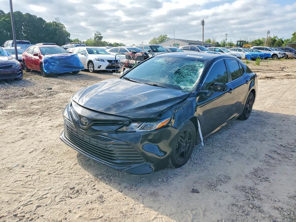 2019 Toyota Camry — фото 1
