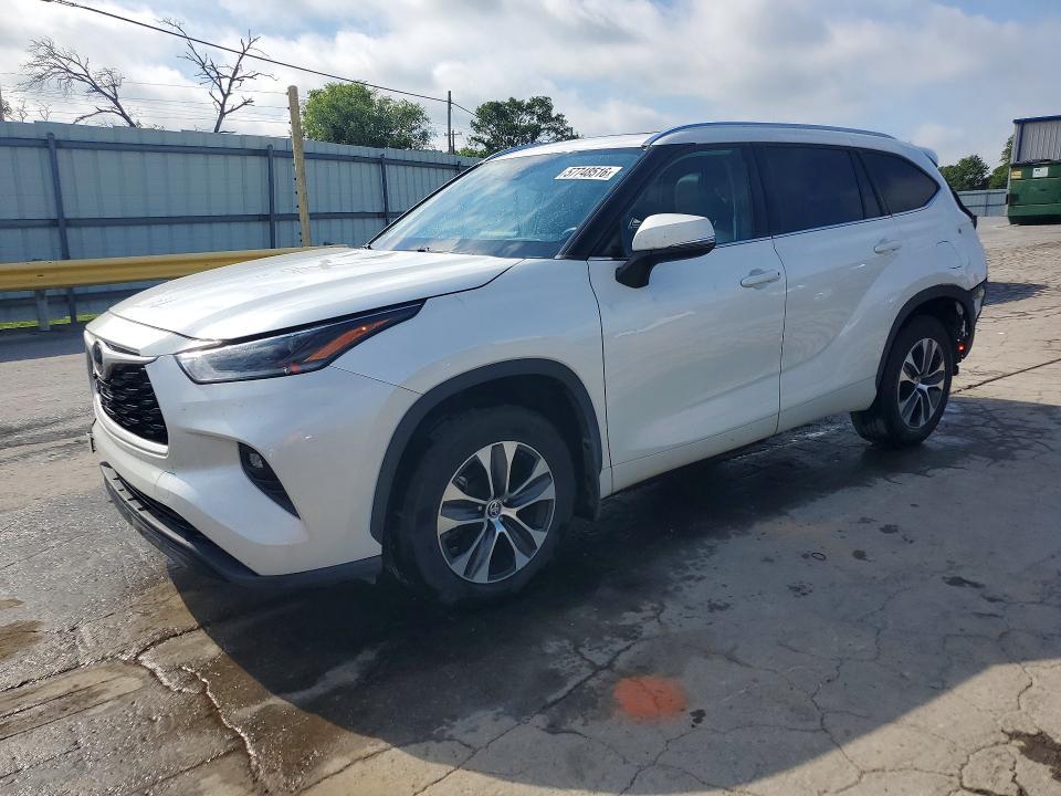 2021 Toyota Highlander — фото 1