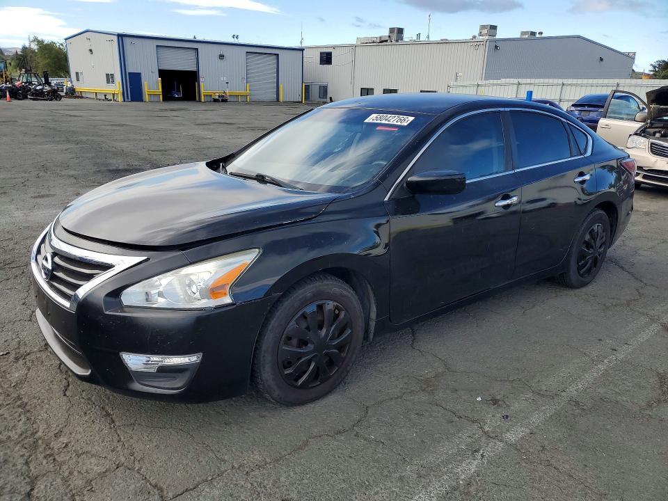 2014 Nissan Altima — фото 1