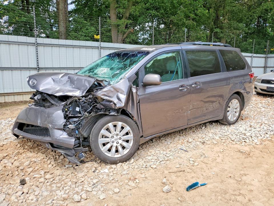 2015 Toyota Sienna — фото 1