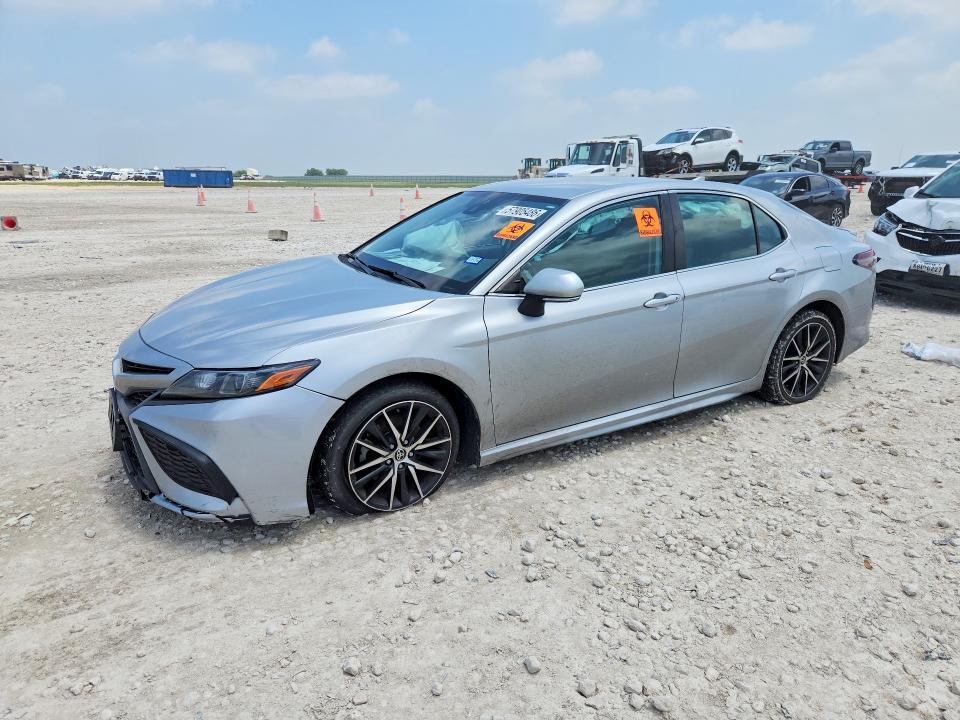 2022 Toyota Camry — фото 1