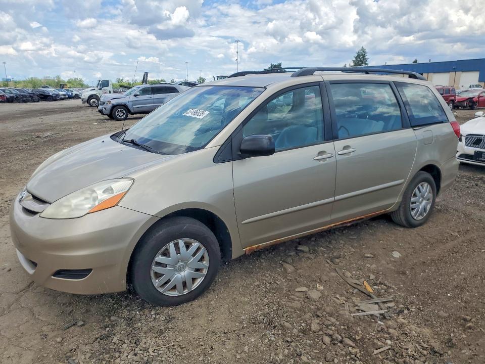 2007 Toyota Sienna — фото 1