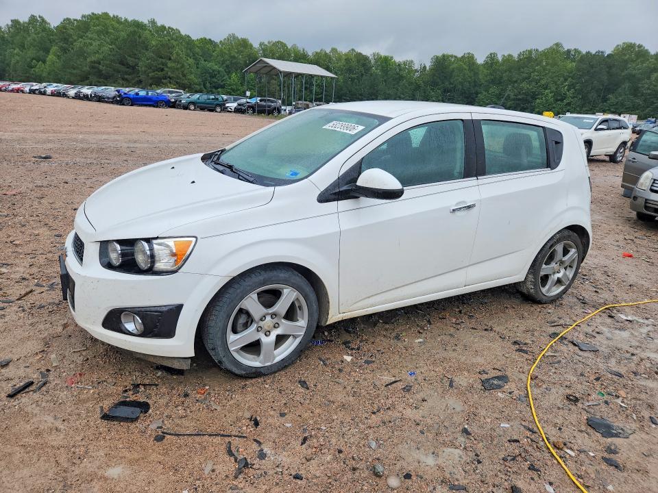 2015 Chevrolet Sonic — фото 1
