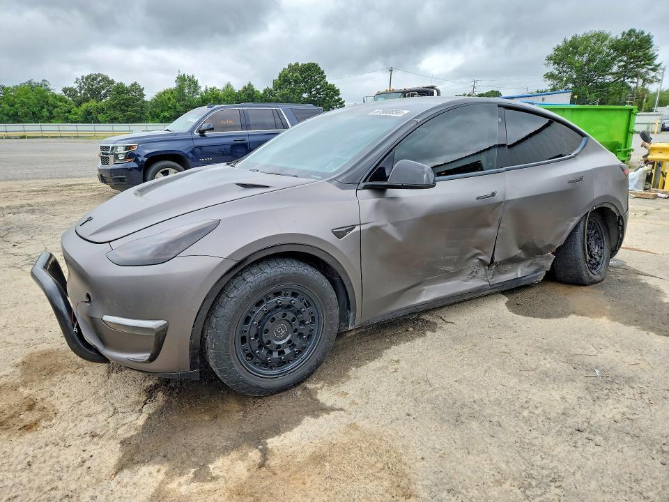 2021 Tesla Model Y — фото 1